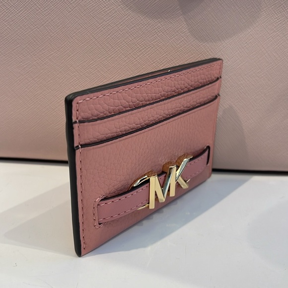 MICHAEL KORS
Reed Large Pebbled Leather Card Holder Case
Primrose
NWT - Picture 6 of 16